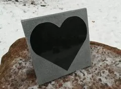 Надгробный-плит-сердце-20x20x2см