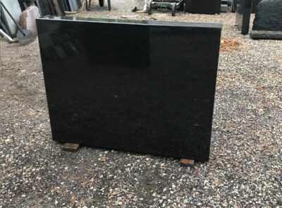 Hauakivi-gabro-pol-90x70x12cm