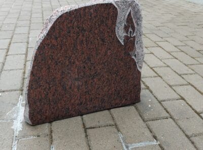 Hauakivi-maakivi-küünlaga-40x40x19cm