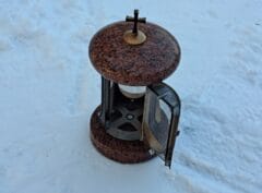 Haualatern-ristiga-punane-30x15x15cm