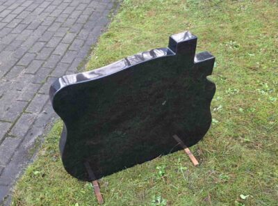 Надгробный памятник-539-71x57x6 см